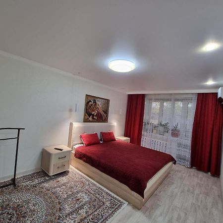 Посуточная Квартира На Мухита C Wi-Fi Uralsk Extérieur photo