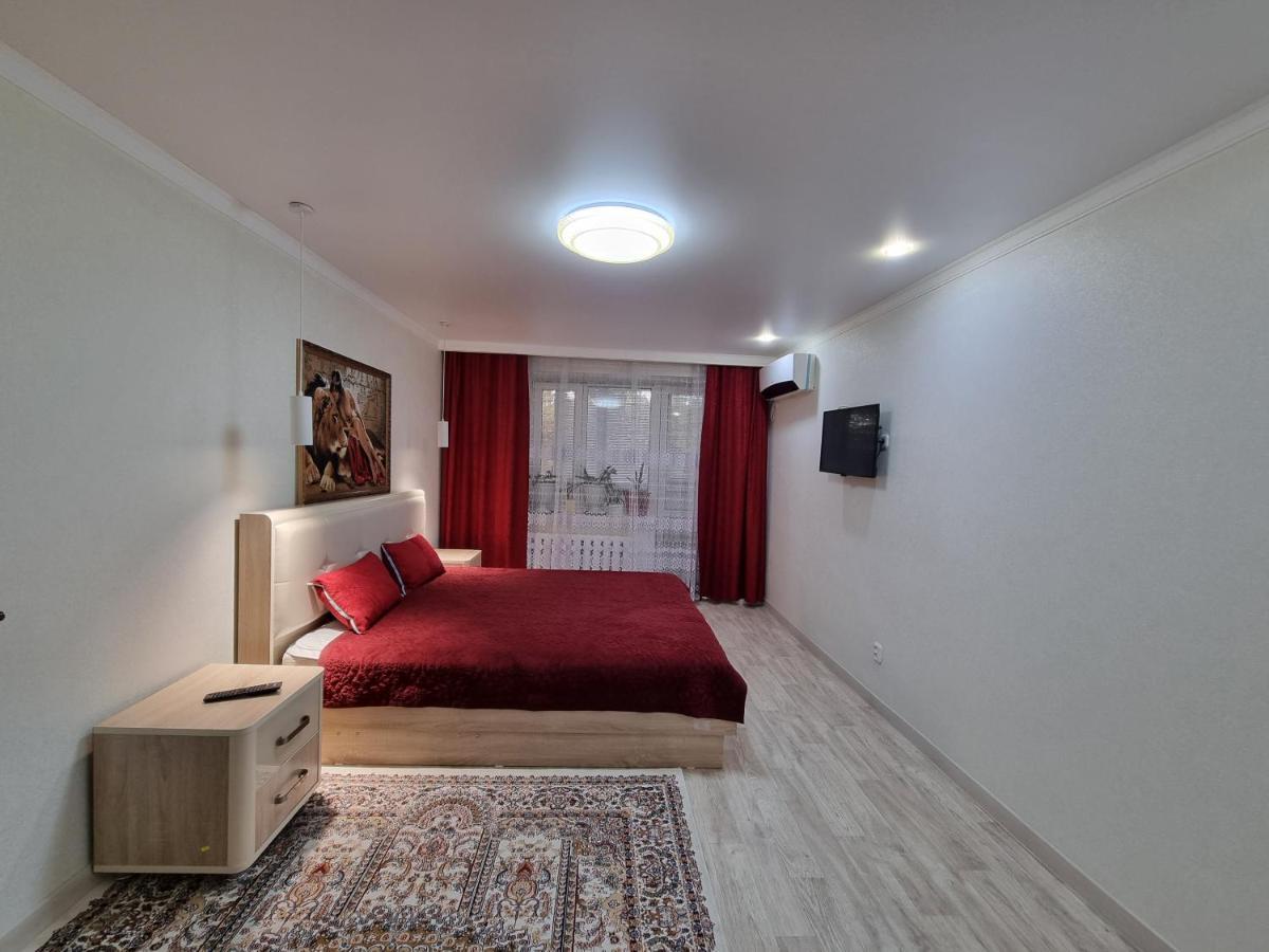 Посуточная Квартира На Мухита C Wi-Fi Uralsk Extérieur photo